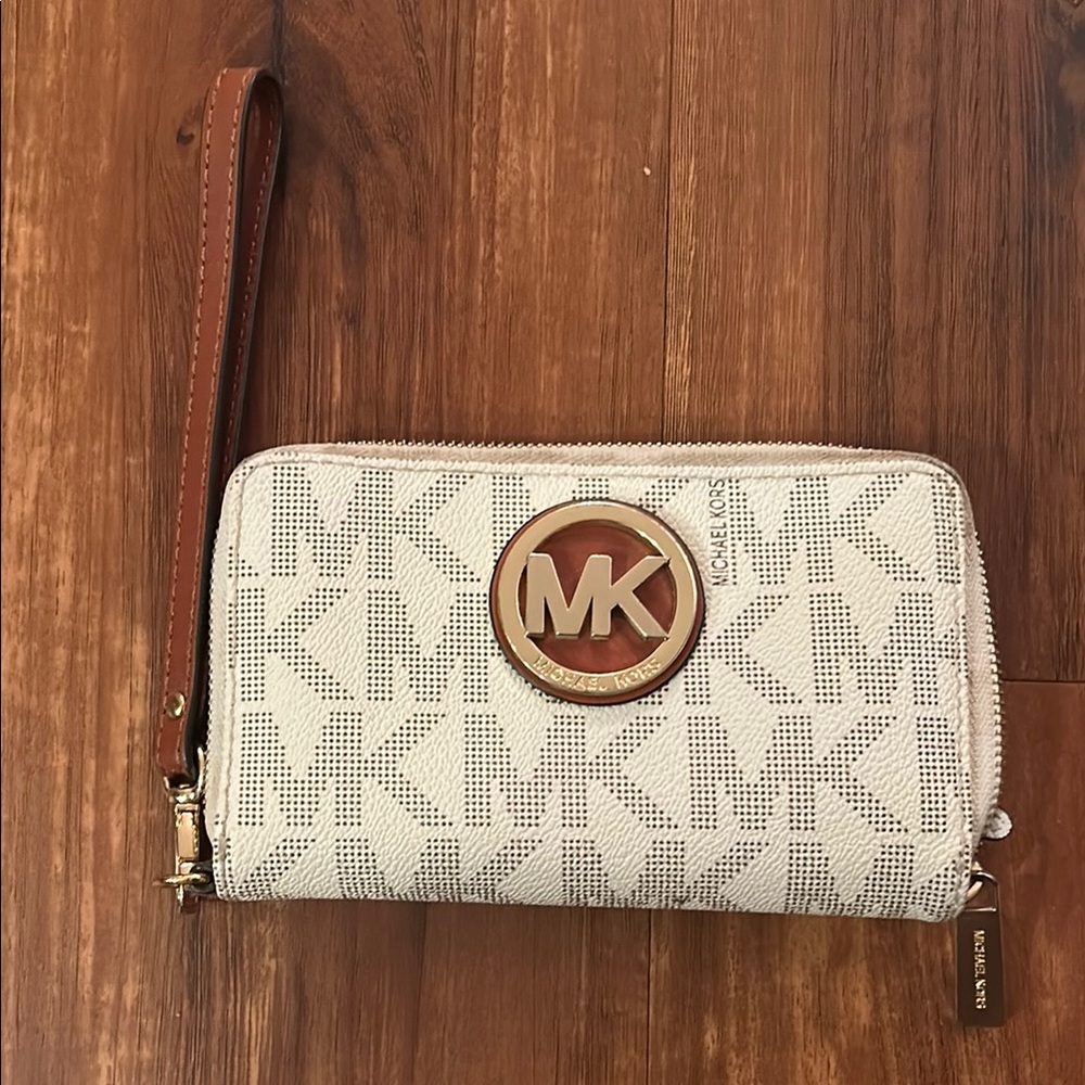 Michael Kors Fulton Flat Multi Function Phone Case Wallet Wristlet Vanilla